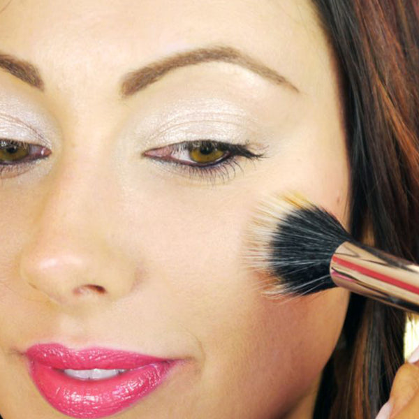 How To Use Cheek Highlighter Brush